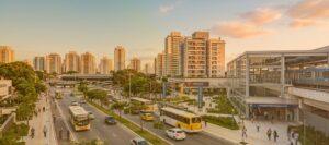 Cidade moderna com transporte público